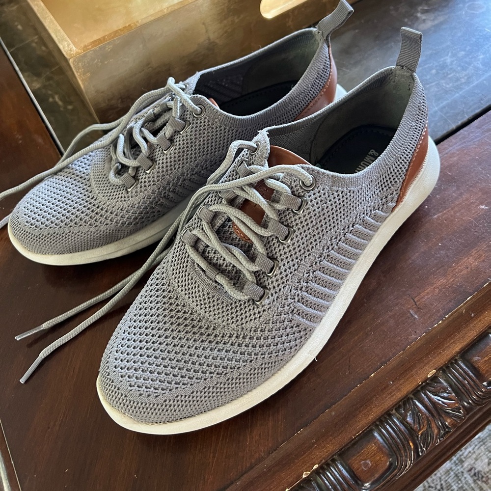 Boys youth Johnston & Murphy shoes 4.5